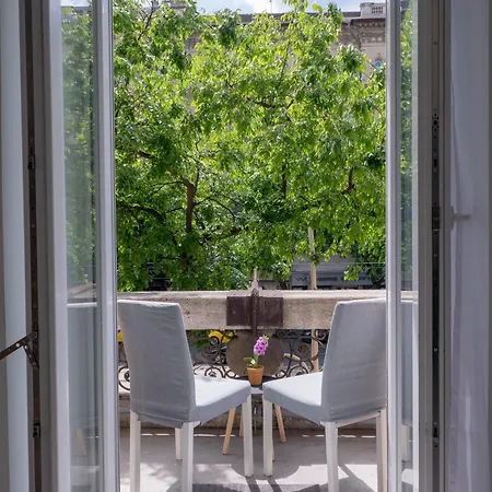 Balcony Gallery 布达佩斯